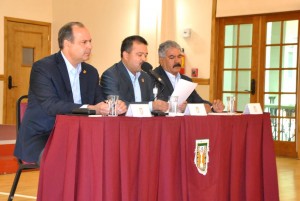 acompañaron al Rector de la UABC: Gustavo Adolfo De Hoyos Walther, Presidente del Patronato Universitario, y el Fernando Durán Martínez, Vocal del Patronato Universitario.