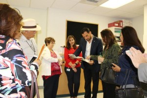 Con el objetivo de conocer el desarrollo de las elecciones en Estados Unidos de América, los Consejeros Electorales del Instituto Estatal Electoral de Baja California (IEEBC), visitaron el Registro Electoral del Contado de Imperial en el Centro California. El Consejero Presidente, Javier Garay Sánchez, agradeció la recepción de La Administradora del Registro Electoral, Debbie Porter, quien explicó la dinámica en la que Estados Unidos realiza las votaciones. 