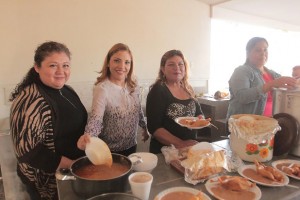 Durante el convivio el legislador del PAN, iba acompañado de su esposa Connie Espinoza.