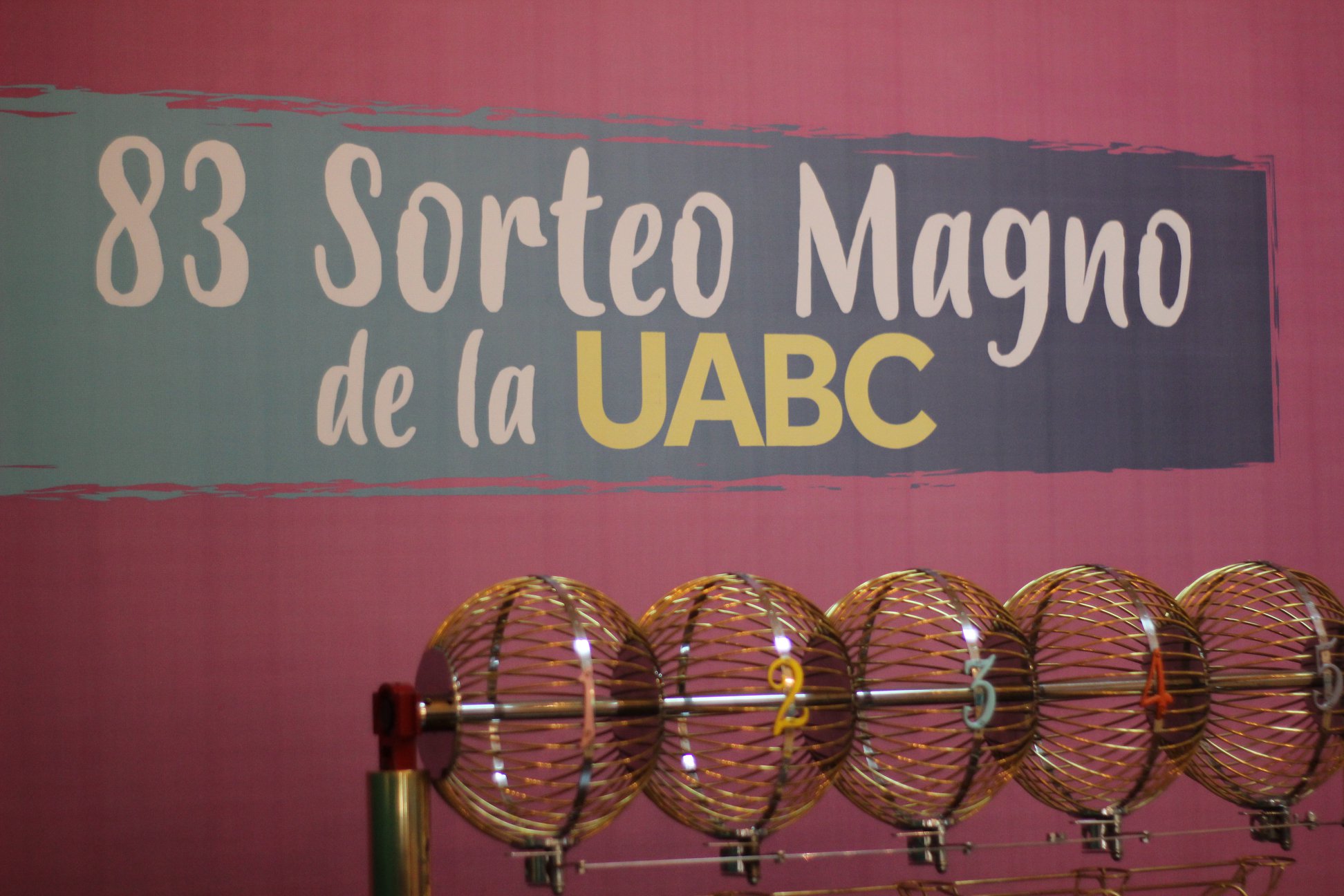 Ensenadense gana residencia del 83 Sorteo Magno de UABC Periodismo Negro