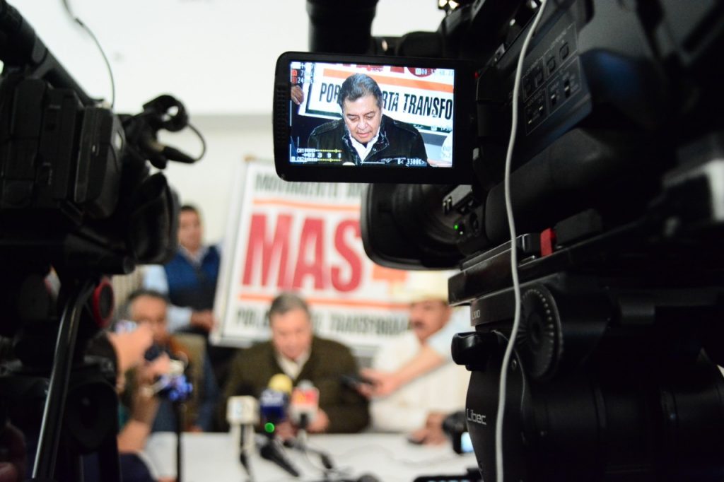 «Pequeño grupo trata de montarse en las siglas de Morena»; están en juego negocios con el agua:Veloz