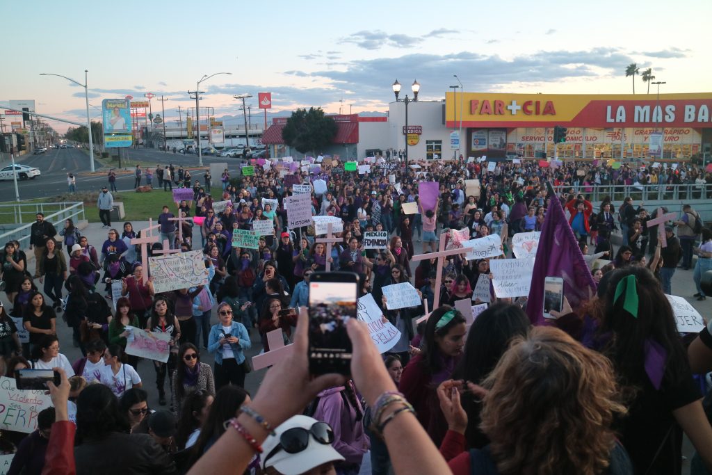 Mujeres salen a protestar.