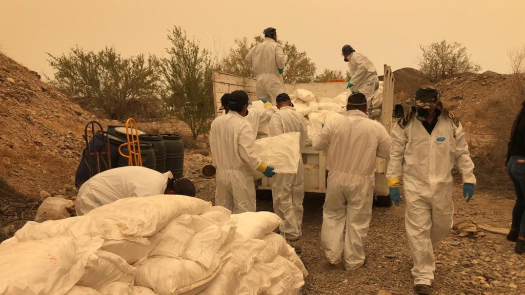 DESMANTELA FGR LABORATORIO CLANDESTINO, ASEGURA CASI TRES TONELADAS DE PRECURSORES QUÍMICOS
