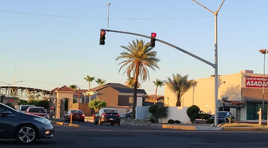 Operan semáforos de Mexicali con 10 años de obsolescencia