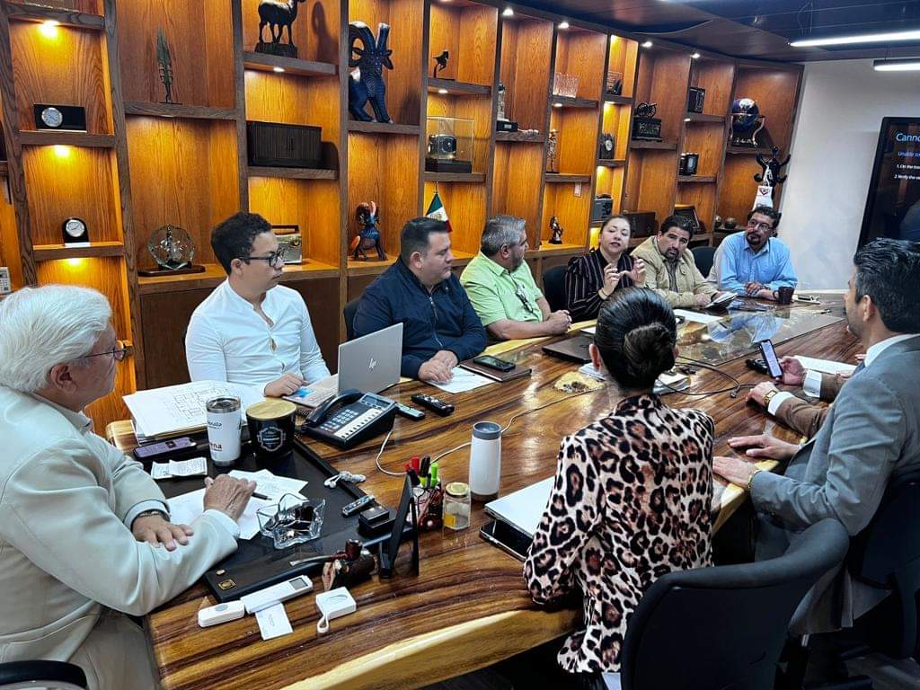 Reunión del Senador Jaime Bonilla, el tóxico ex gobernador, hace 6 días en Tijuana, reunido con algunos de los miembros de su gabinete y donde destaca el diputado Sergio Moctezuma.
