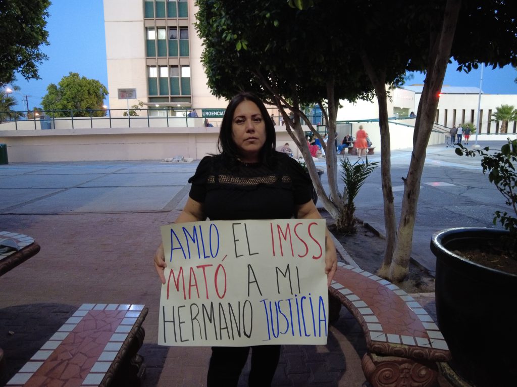 Marisela Barboza realiza una huelga de hambre en la Clínica 30 del IMSS.