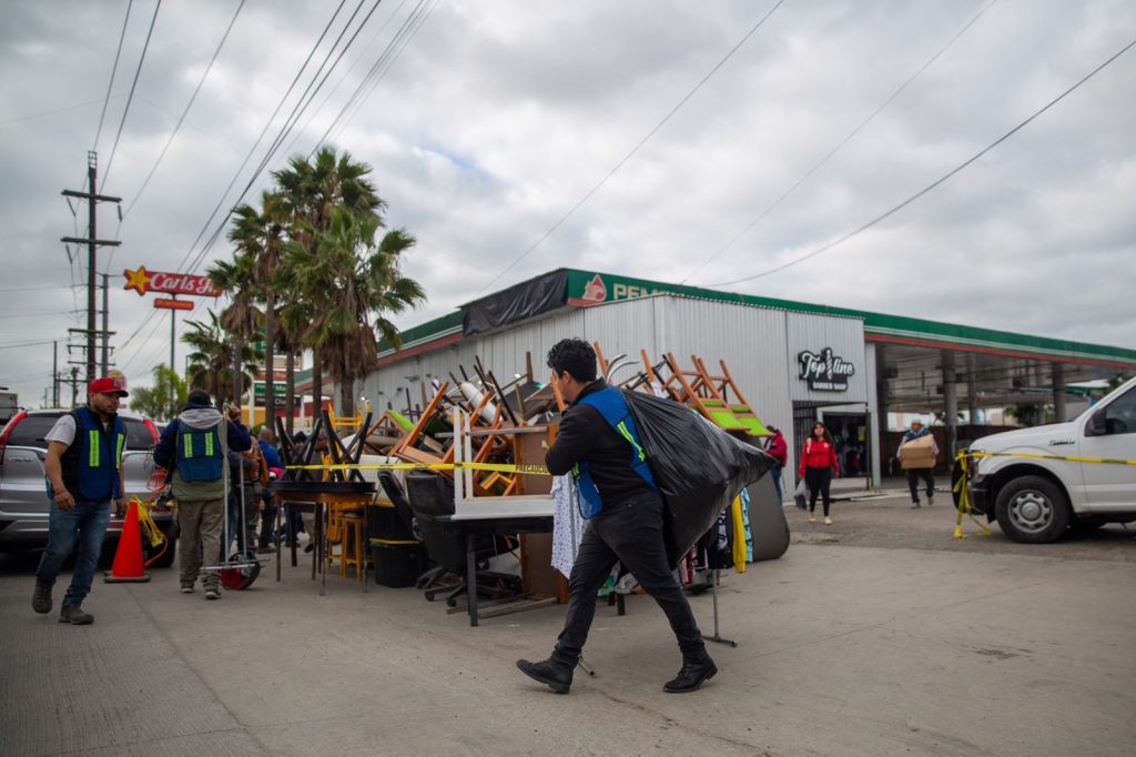 Desalojan Swatmeet improvisado en instalaciones de una gasolinera abandonada