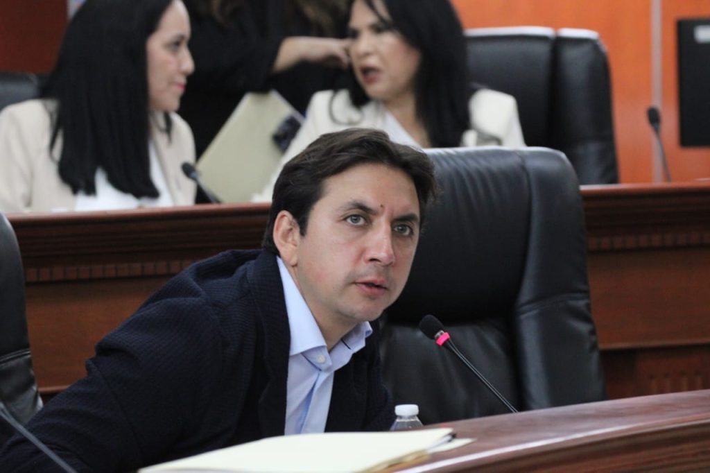 Burocracia podría obligarse a cursos en perspectiva de género en BC