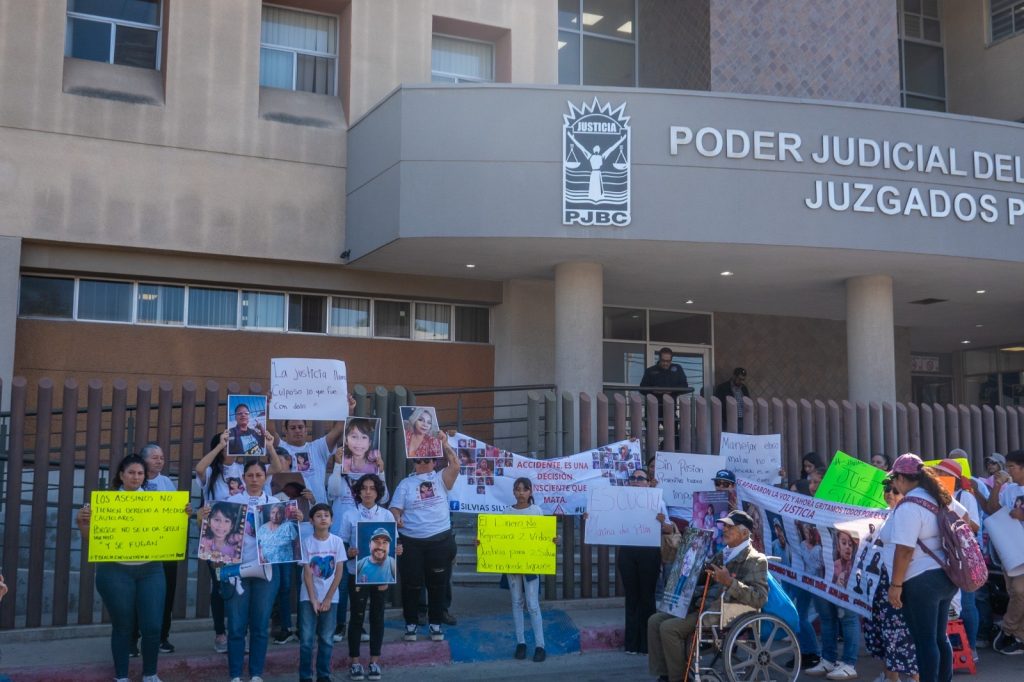Se suspende audiencia en caso de abuela y nieta atropelladas; familia exige justicia