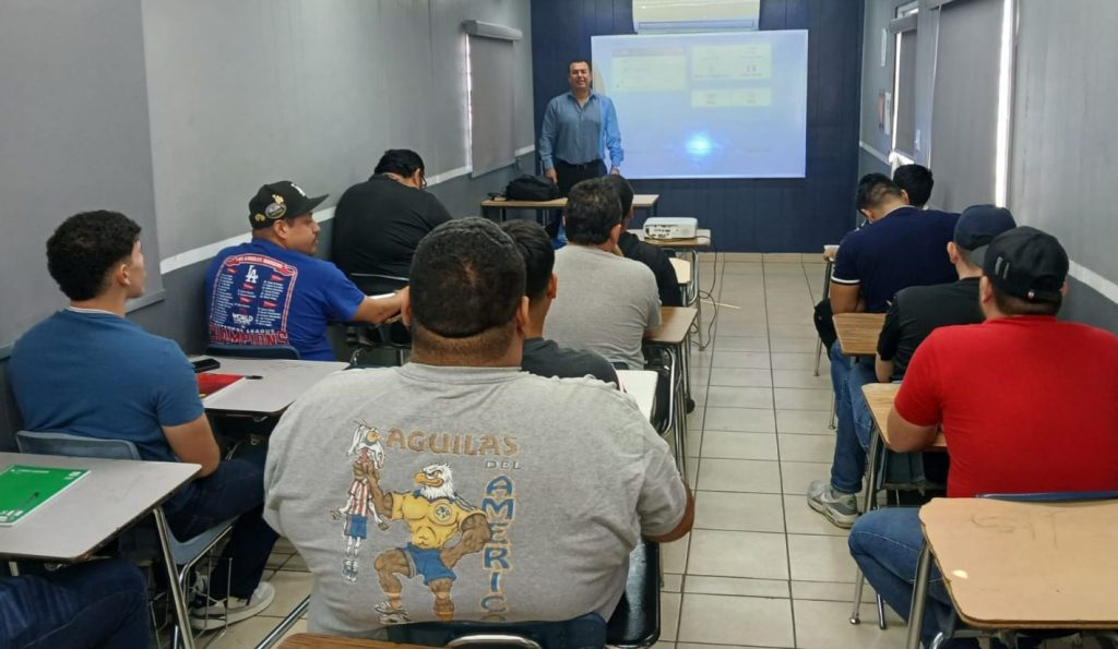 Capacitan 16 elementos de seguridad privada de bareas y restaurantes