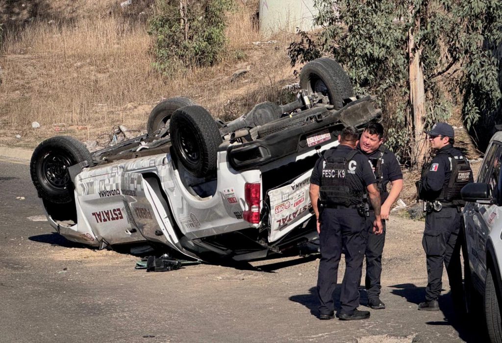 #Últimahora | Vuelca unidad de la FESC  Tijuana