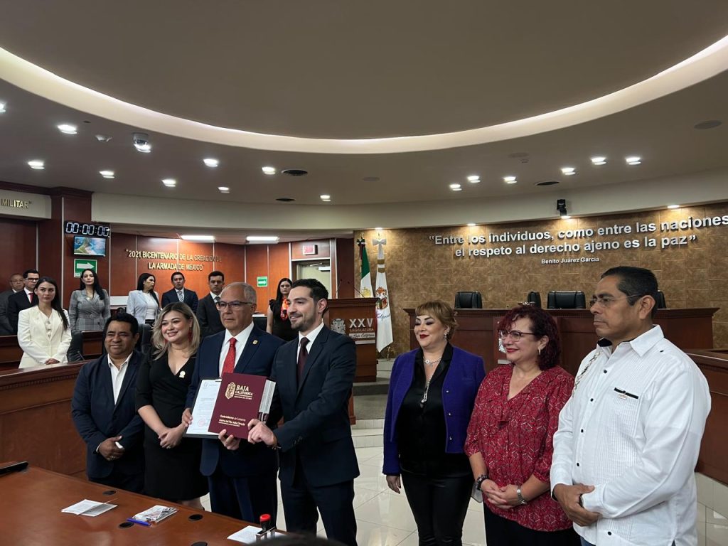 Entrega Secretario de Gobierno cuarto informe de gobierno de Marina del Pilar