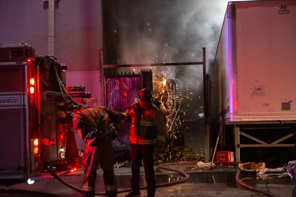 Se incendia un contenedor de basura de Calimax del Río