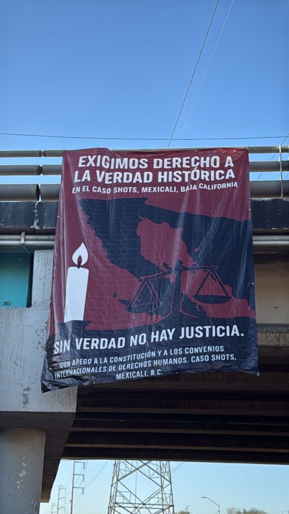 Colectivos de búsqueda colocan lona exigiendo justicia por caso Bar Shots