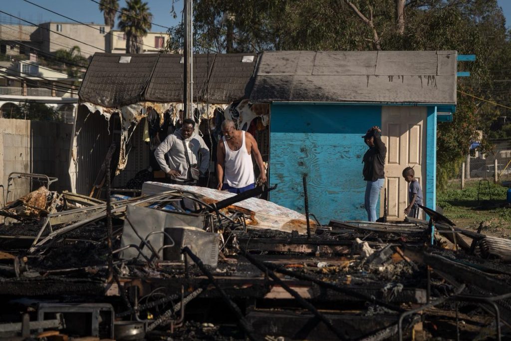 Incendio consume dos casas y afecta una más en “La Villa Haitiana” #Tijuana