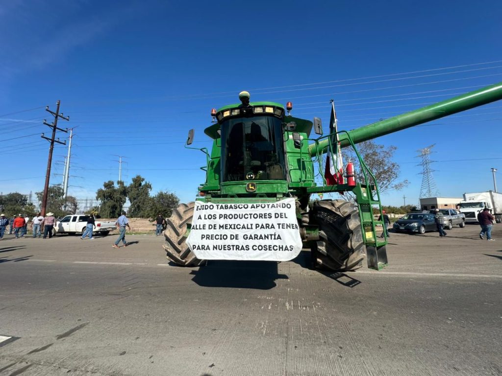 Mantienen bloqueo en carreteras, sostienen encuentro en Gobernación con líderes del movimiento