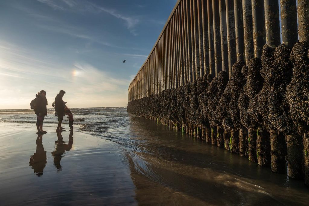 Playas de Tijuana registró marea baja durante el atardecer dominical