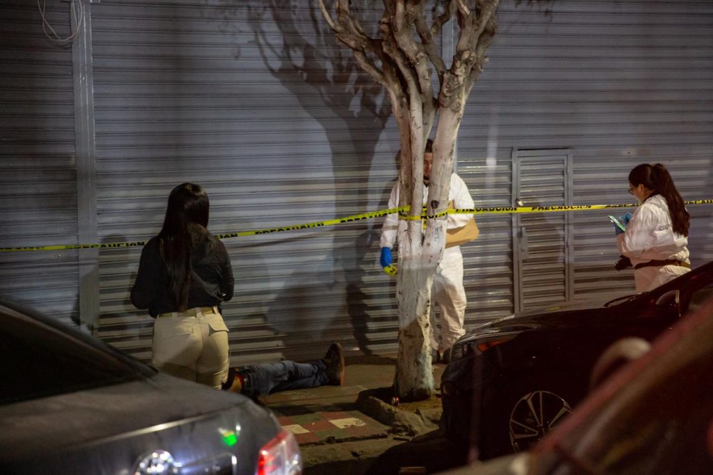 Matan a hombre frente a un bar en la Zona Centro en Tijuana