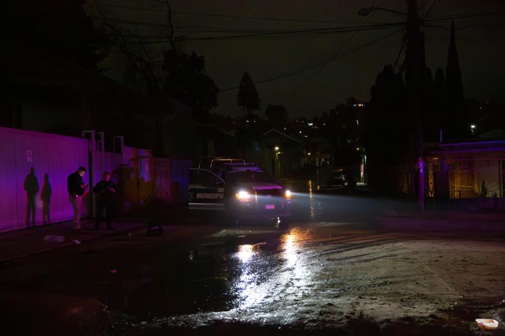 Mujer es localizada baleada en la vía pública de la colonia Campos