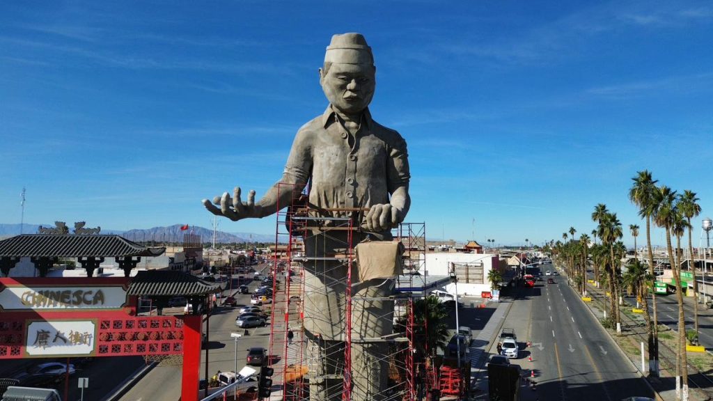 Artista Oscar Ortega sale a defender la obra del Cocinero Chino en Mexicali
