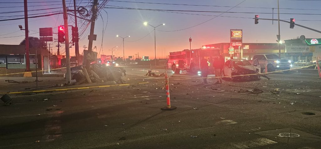 Mujer muere tras choque provocado por conductor que ignoró la luz roja