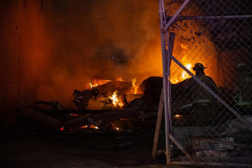 2 fallecidas por incendio en Tijuana, una menor y la bisabuela