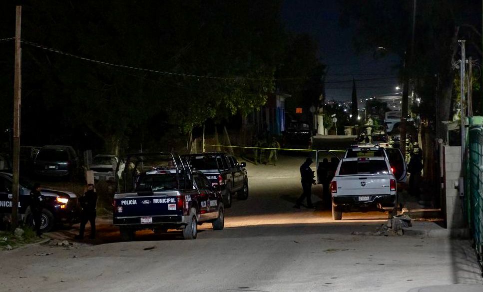 Hombre es asesinado a balazos en terreno en construcción en la colonia Maclovio Rojas