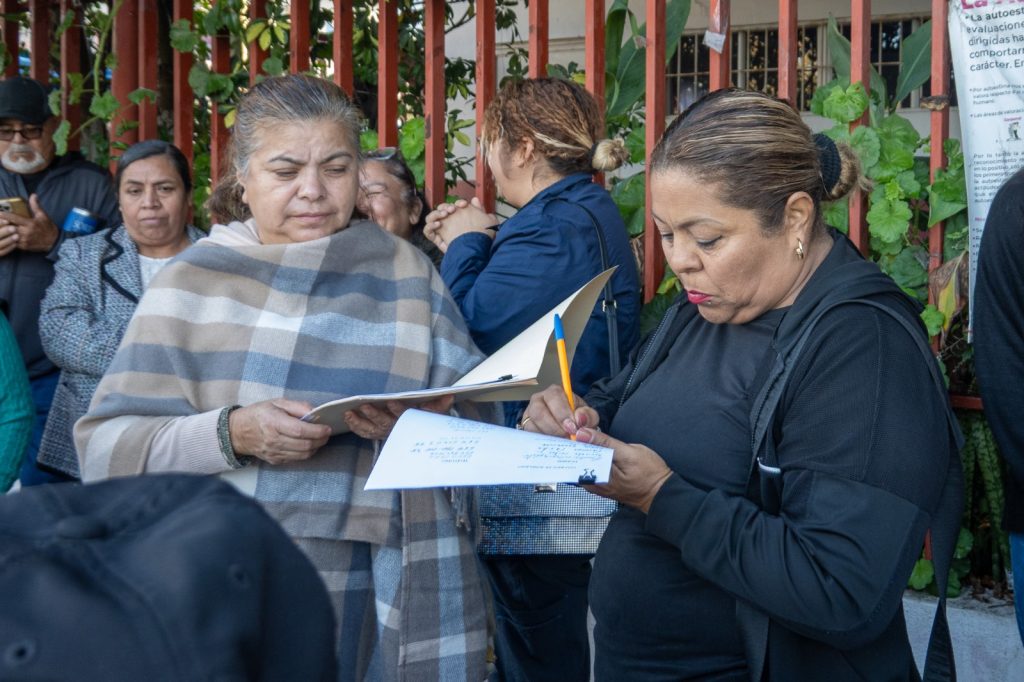 Jóvenes de la colonia Altiplano se manifiestan para defender su centro comunitario #Tijuana