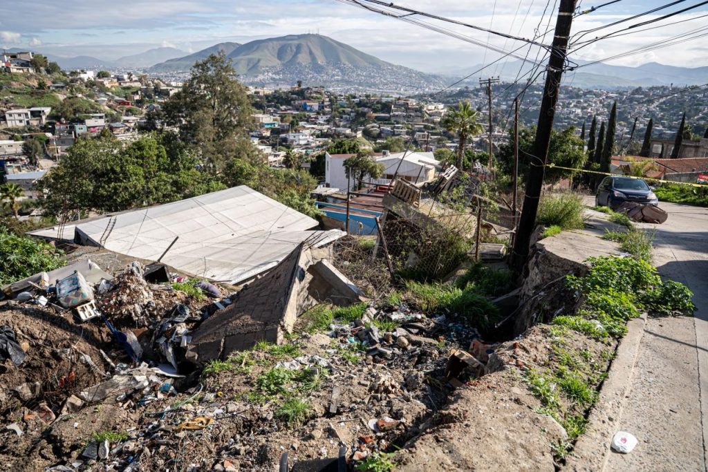 Nuevas grietas en la colonia Reforma generan alarma entre vecinos por riesgo a sus viviendas