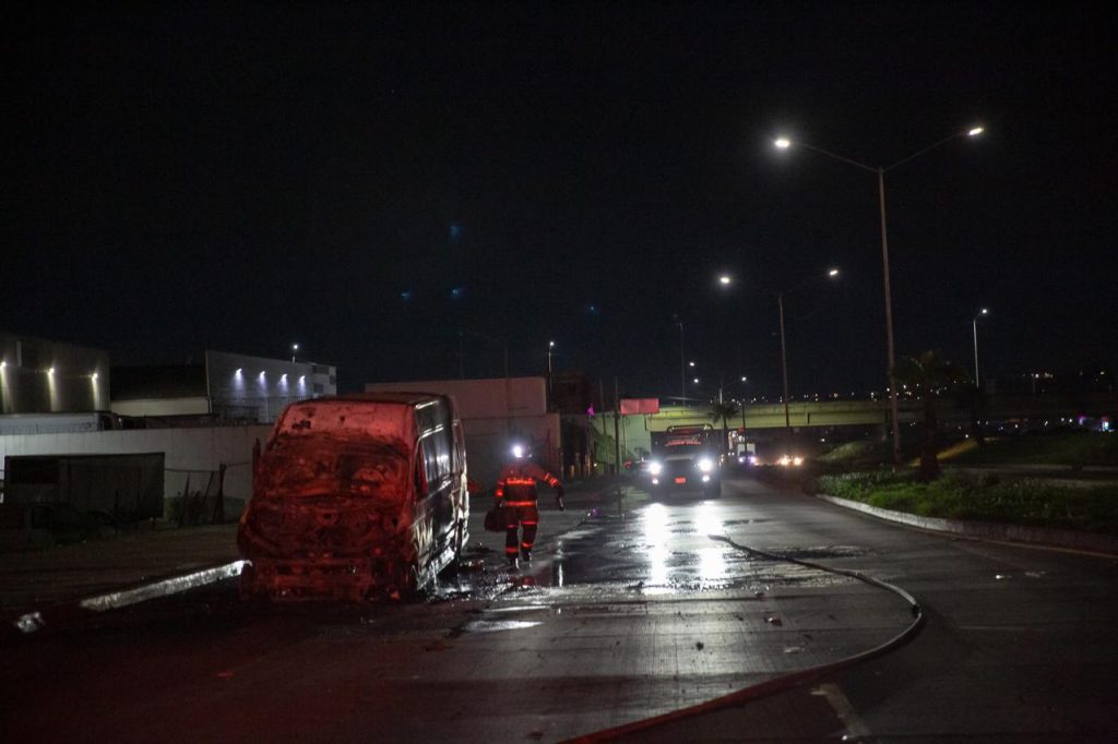 Camión cargado de sueros se incendia en la Vía Rápida Oriente