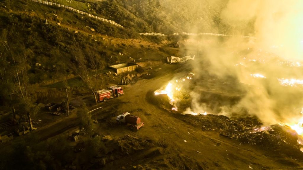 36 horas de incendio en procesadora de aserrín en Tijuana