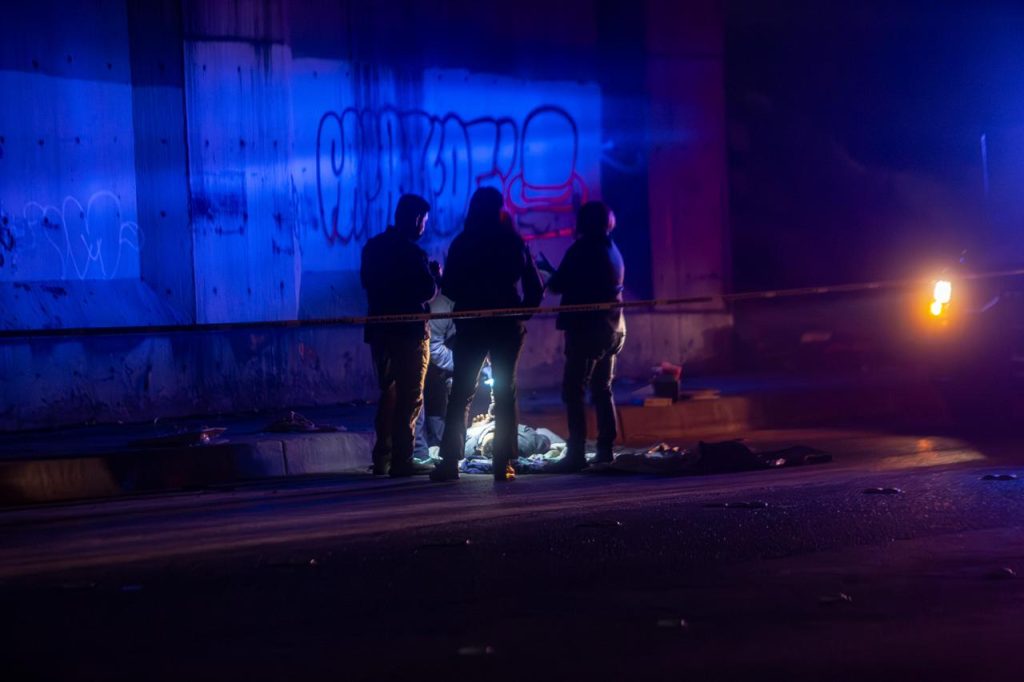 Hallan cuerpo encobijado en la Vía Rápida Oriente