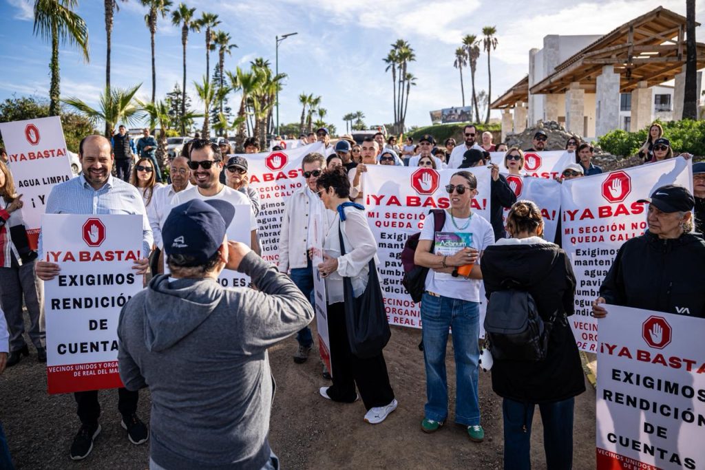 Vecinos de Real del Mar se manifiestan contra Frisa por deficiencias en servicios