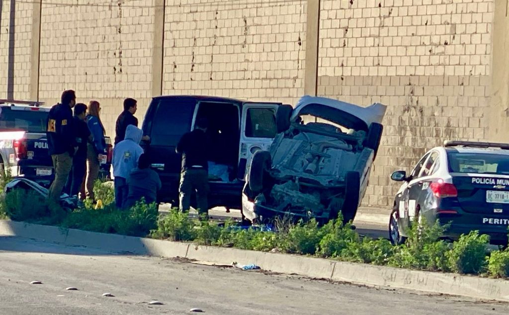 Joven fallece al volcar en obras de reparación del socavón en la Vía Rápida