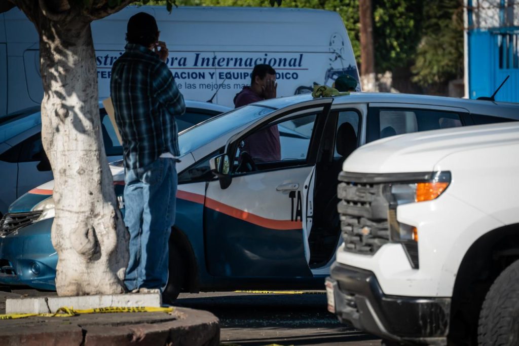 Taxista fallece al quedarse dormido a bordo de su unidad en la Zona Centro