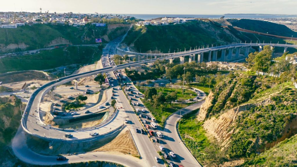 Sin fecha para la apertura del viaducto elevado en Tijuana