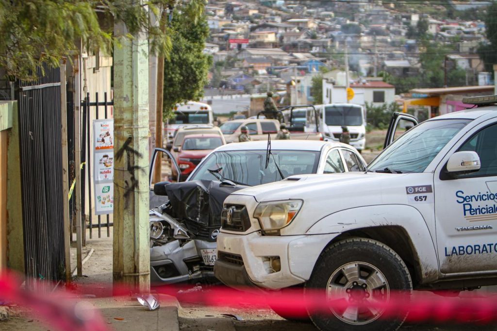 Hombre es asesinato a bordo de su vehículo en Villas del Campo