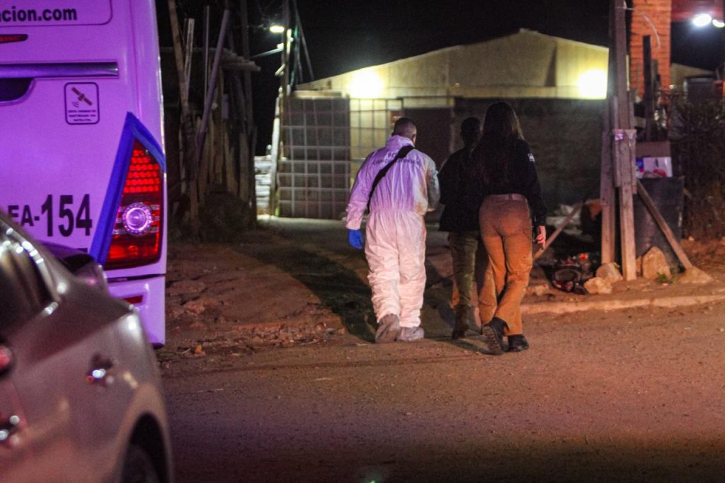 Pareja es atacada a disparos por vecinos en Villa del Campo; hombre pierde la vida