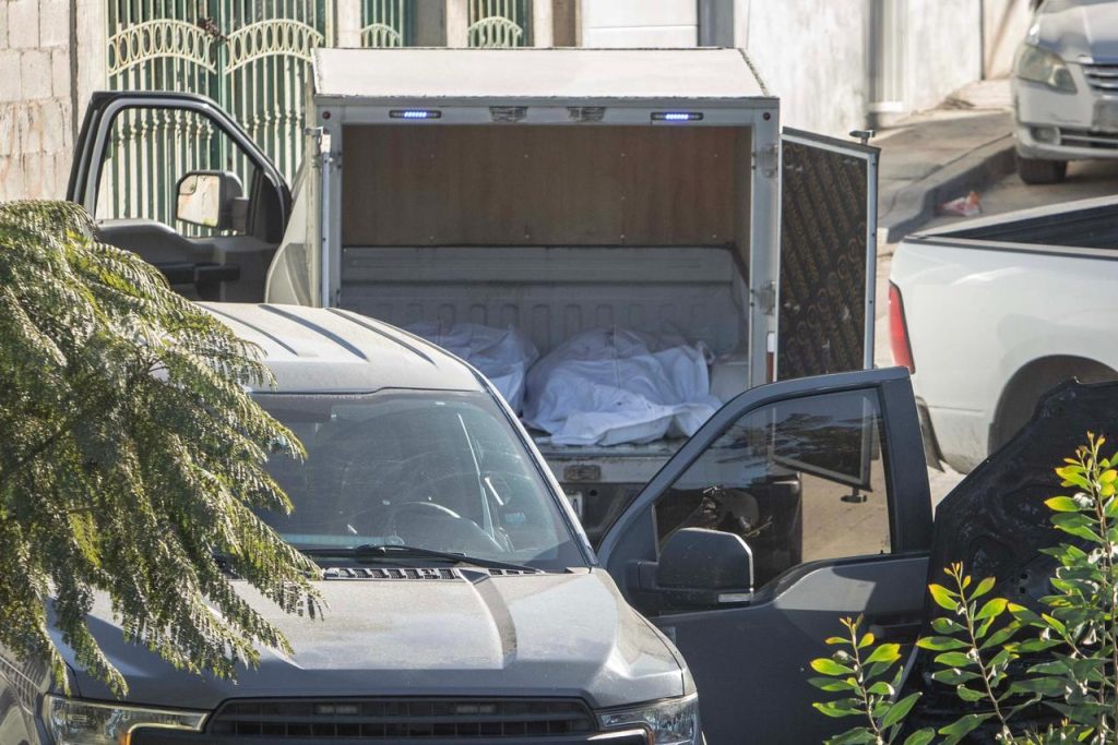 Incendian camioneta con cuatro cuerpos en la colonia El Pípila