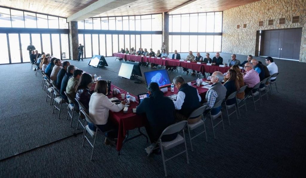 Encuentro de gobernadora Marina del Pilar con industria turística y vinícola del Valle de Guadalupe