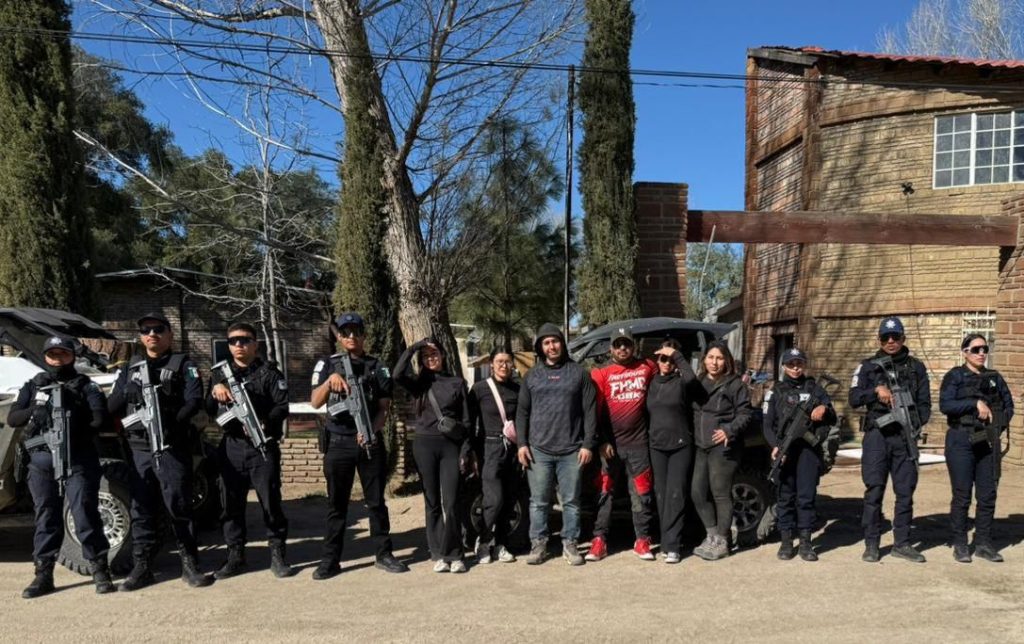 Rescatan a 2 jóvenes extraviadas en Laguna Hanson