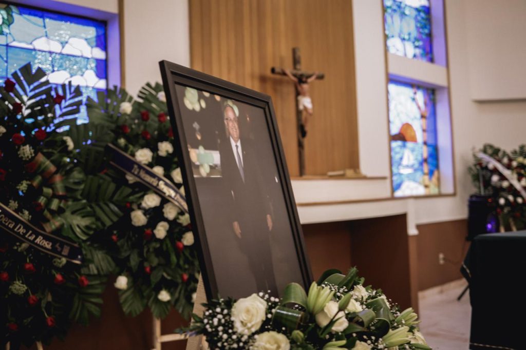 Familiares y amigos despiden a Gustavo Sánchez, Senador y ex Alcalde de Mexicali