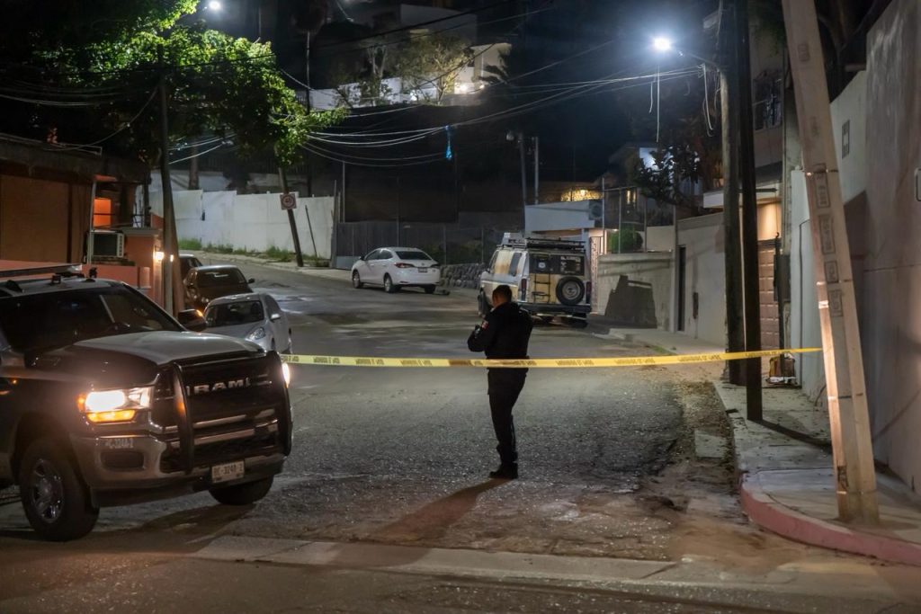 Sujetos con insignias federales irrumpen en vivienda y asaltan a pareja de médicos en Hipódromo Agua Caliente