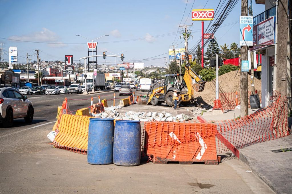 Socavón en Rosarito expone riesgos del uso de alcantarillas por personas en situación de calle
