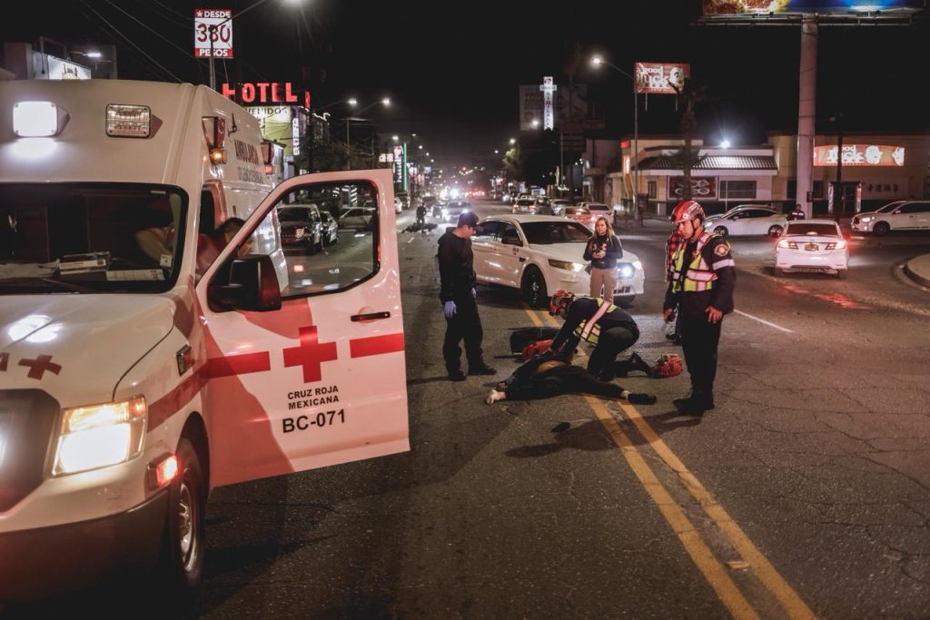 Muere motociclista tras chocar su unidad con vehículo en Calzada Independencia