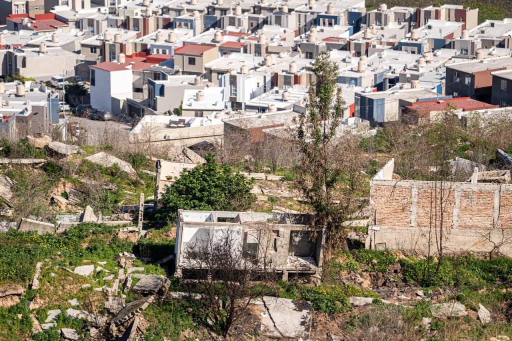A ocho años del derrumbe en Lomas del Rubí, familias afectadas exigen reparación de daños