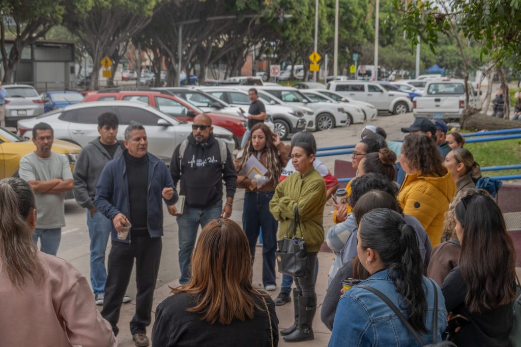 Trabajadores de la educación en Tijuana se manifiestan por caso de presunto hostigamiento y acoso laboral