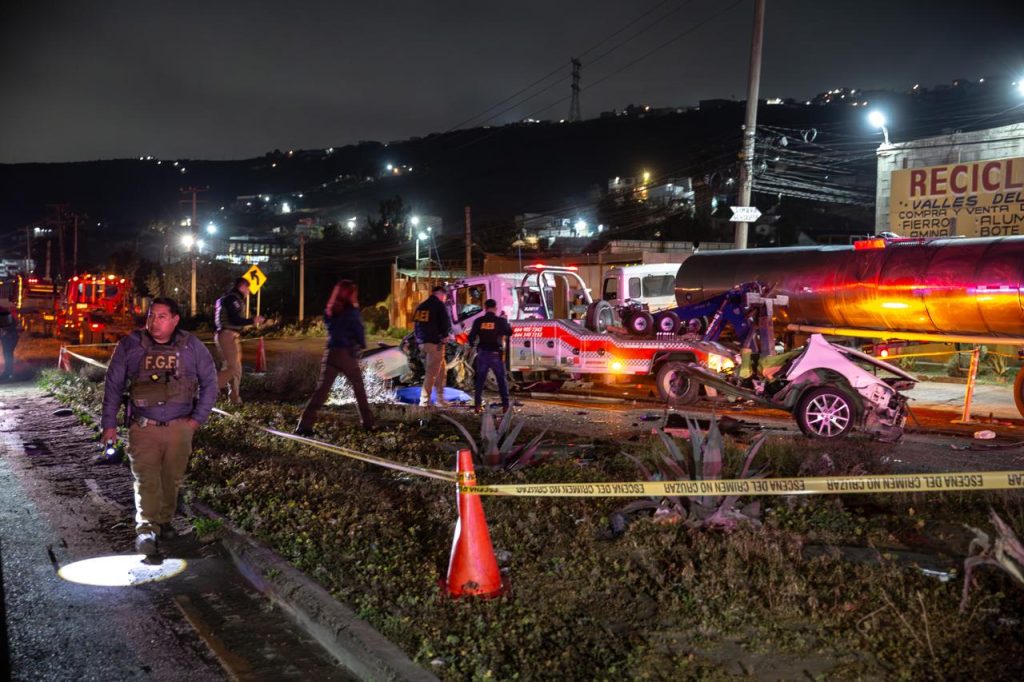 Muere pareja en accidente sobre la carretera libre Tijuana–Tecate; otro hombre resulta lesionado
