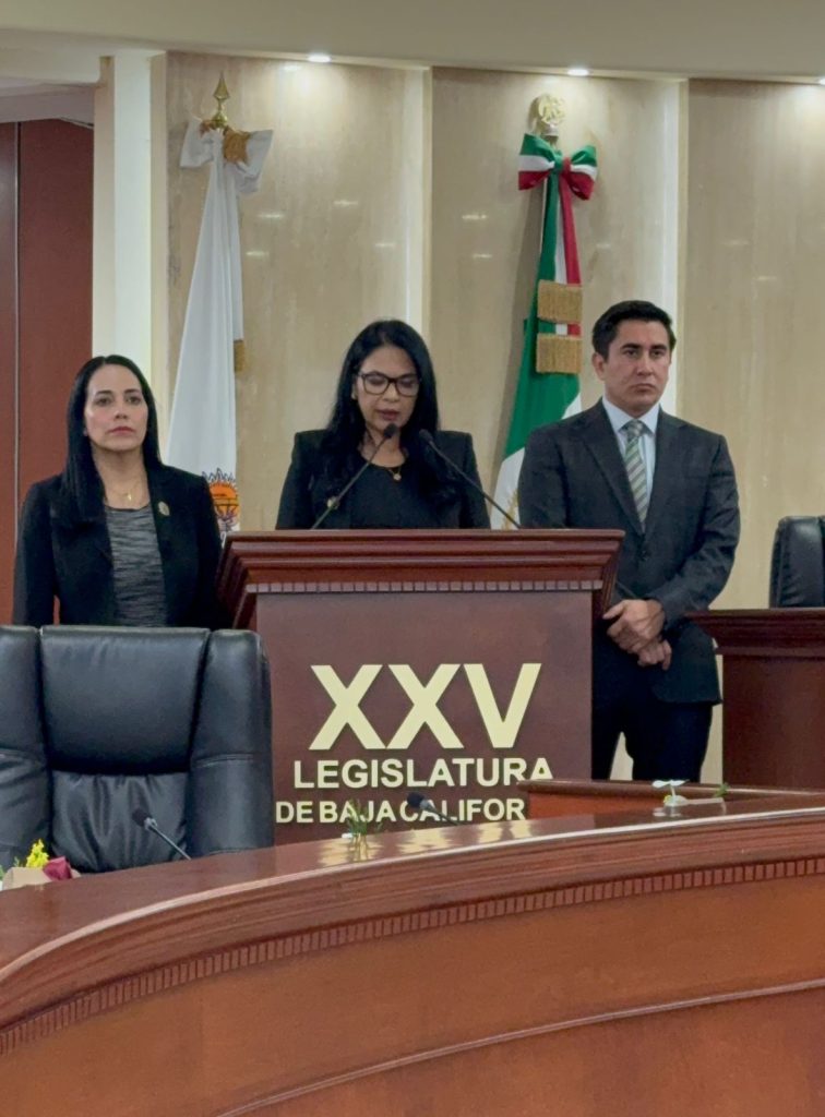 Reconocen trayectoria del senador Gustavo Sánchez