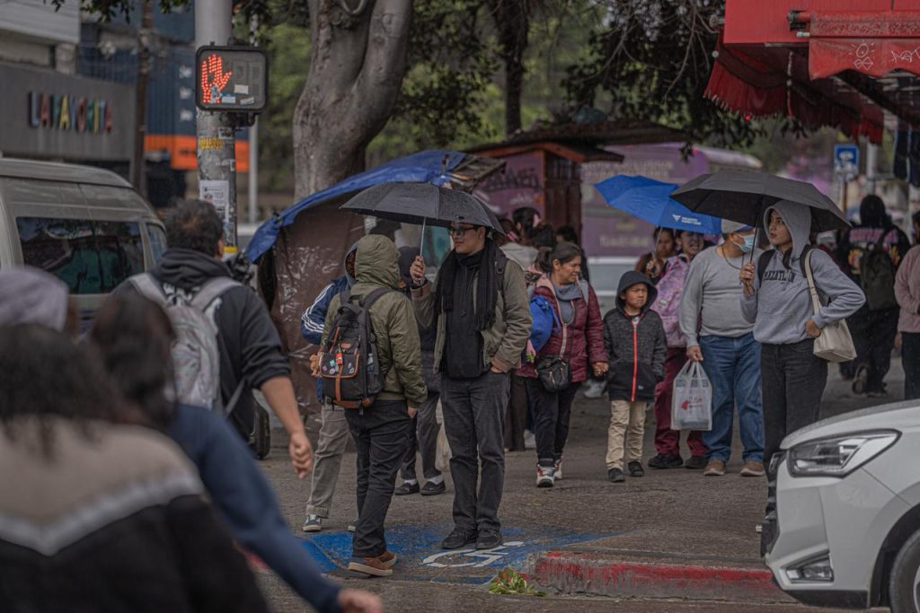 Frente frío trae lluvia y viento a Tijuana